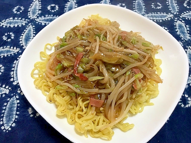 キャベツともやしとハムのあんかけ焼きそば