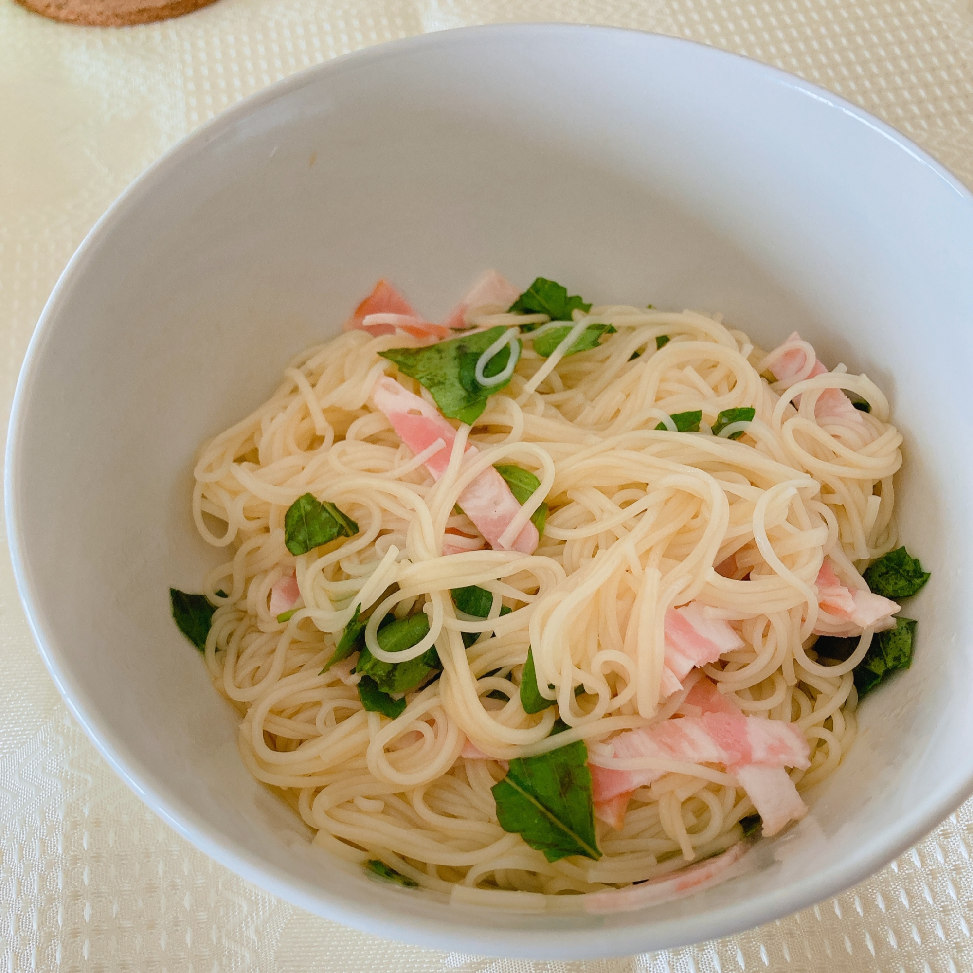 バジルとベーコンの混ぜ素麺