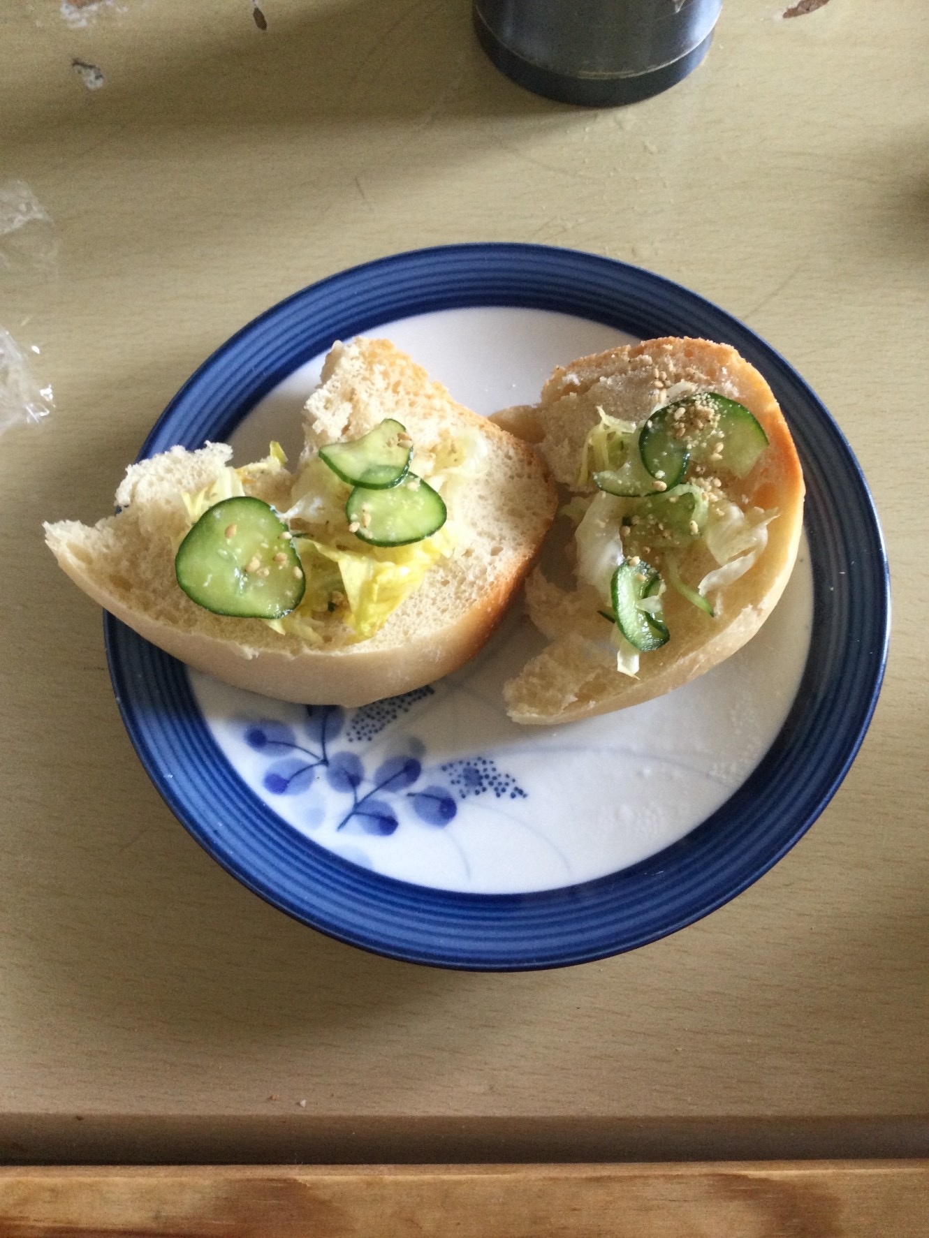 アウトドアに☆野菜の胡麻和えオープンサンド☆