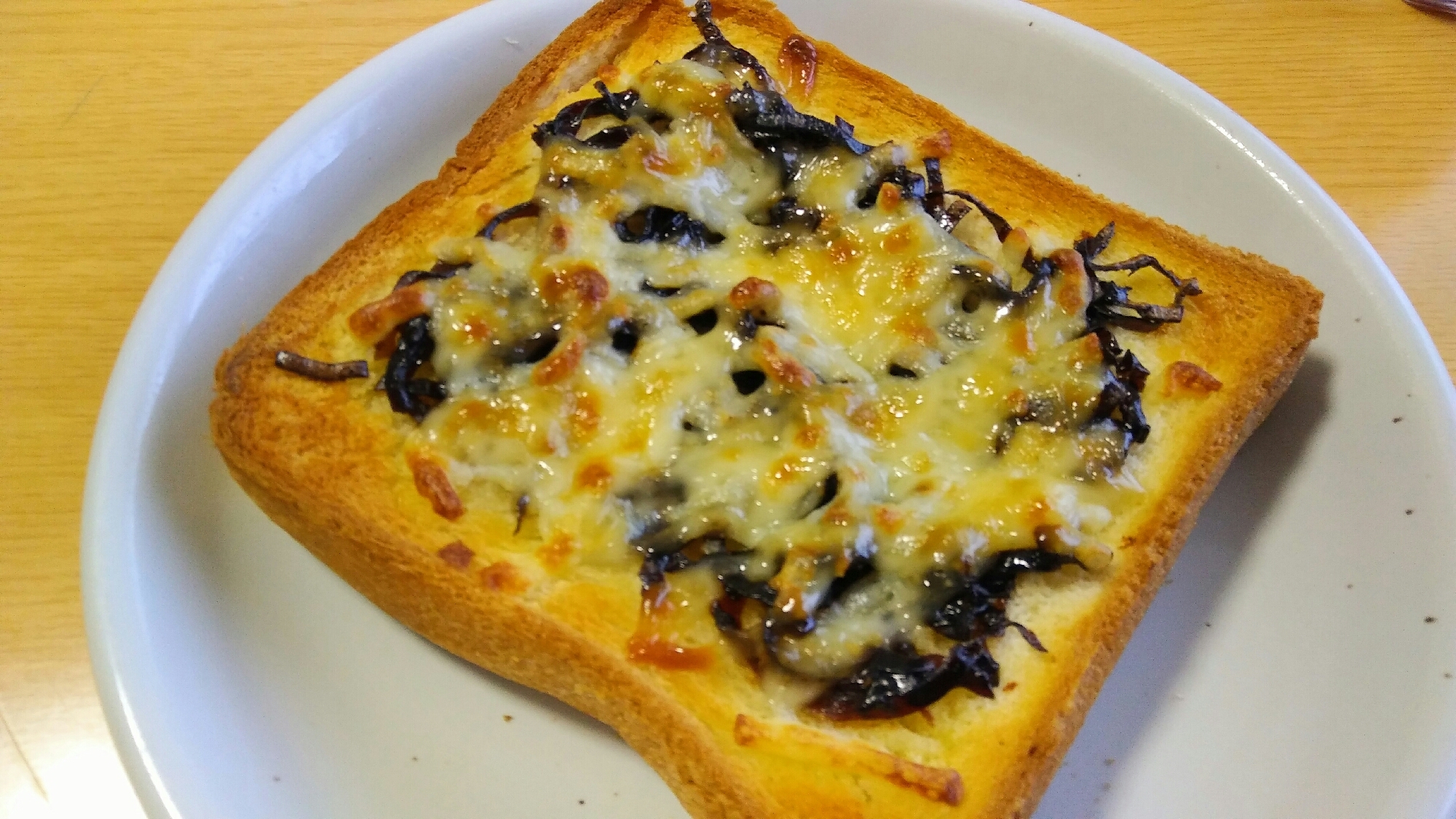 昆布の佃煮で⭐★焦がしマヨネーズのチーズトースト