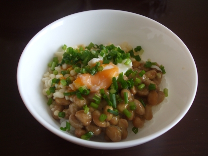 簡単ランチに♪　納豆たぬき丼