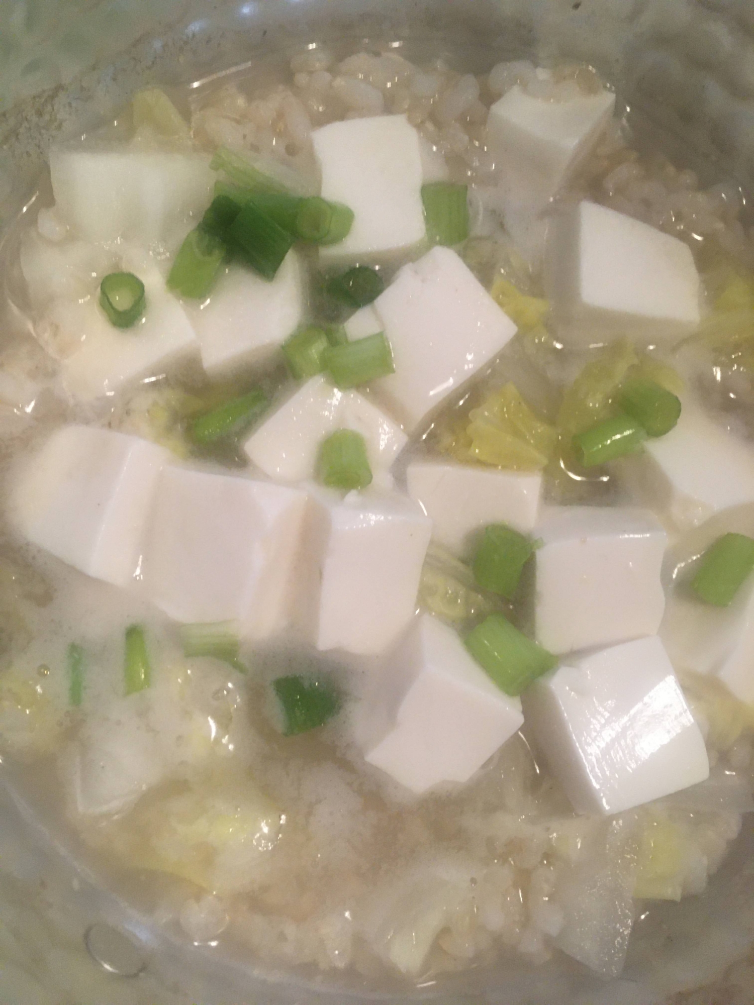 白菜、豆腐、小葱の玄米雑炊、味噌味で