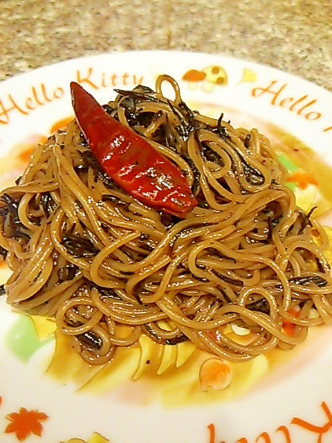 ひじきと黒豆煮汁の黒いスパゲティ