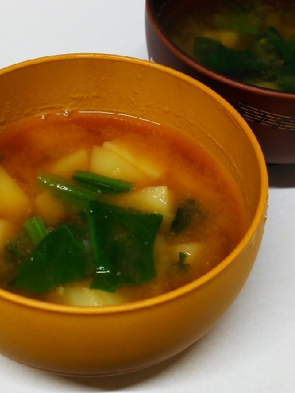 じゃがいもとほうれん草のお味噌汁