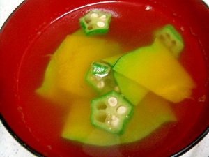 南瓜とオクラのカレー風味スープ