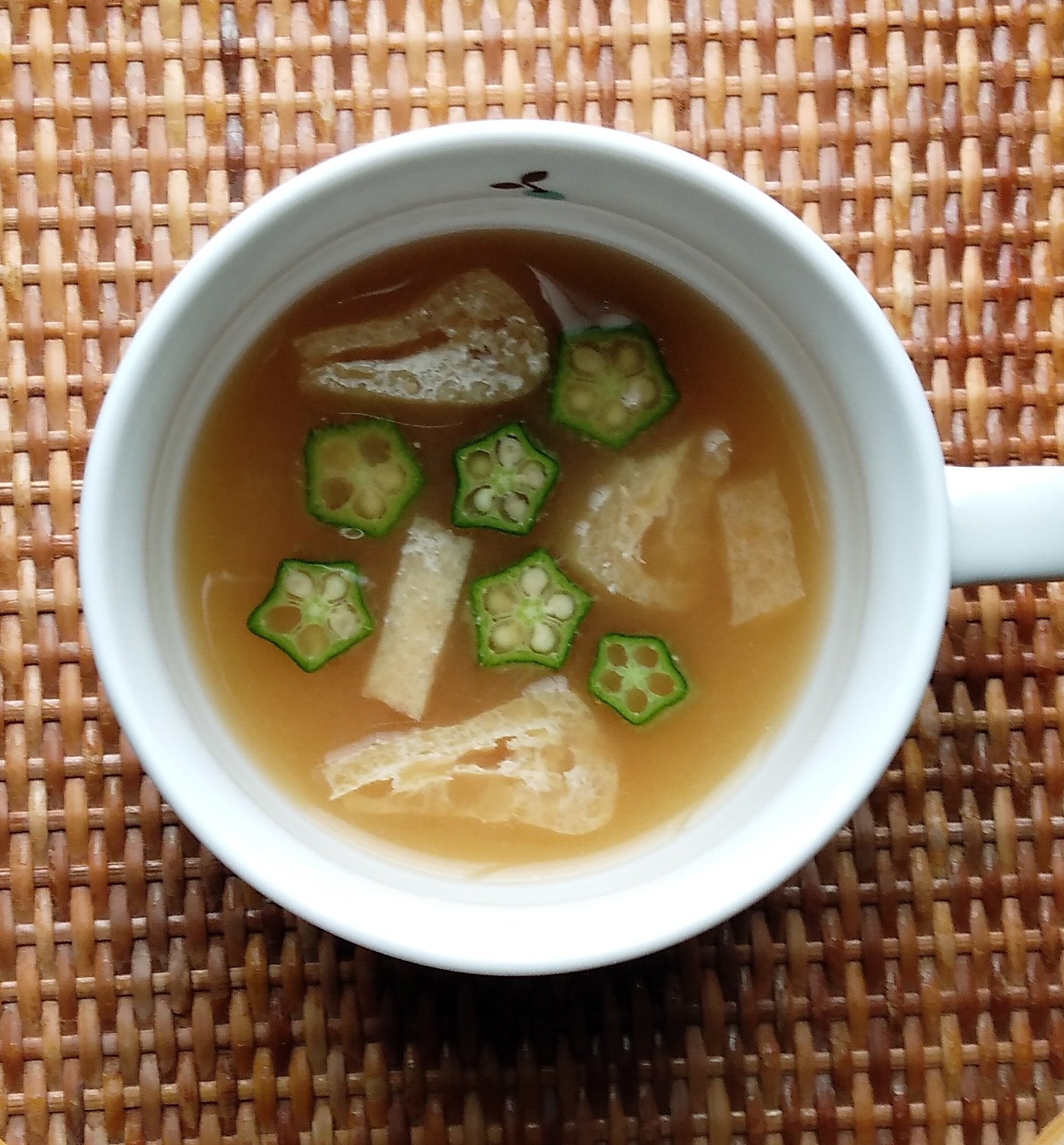 オクラと油揚げの味噌汁