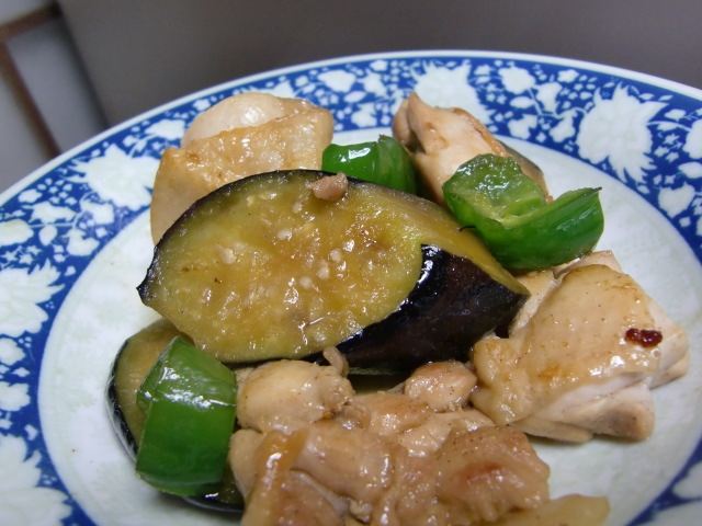 鶏もも肉と野菜の炒め物