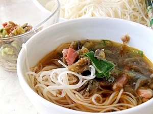 ピリ辛、夏野菜の具沢山めん汁で そうめん♪