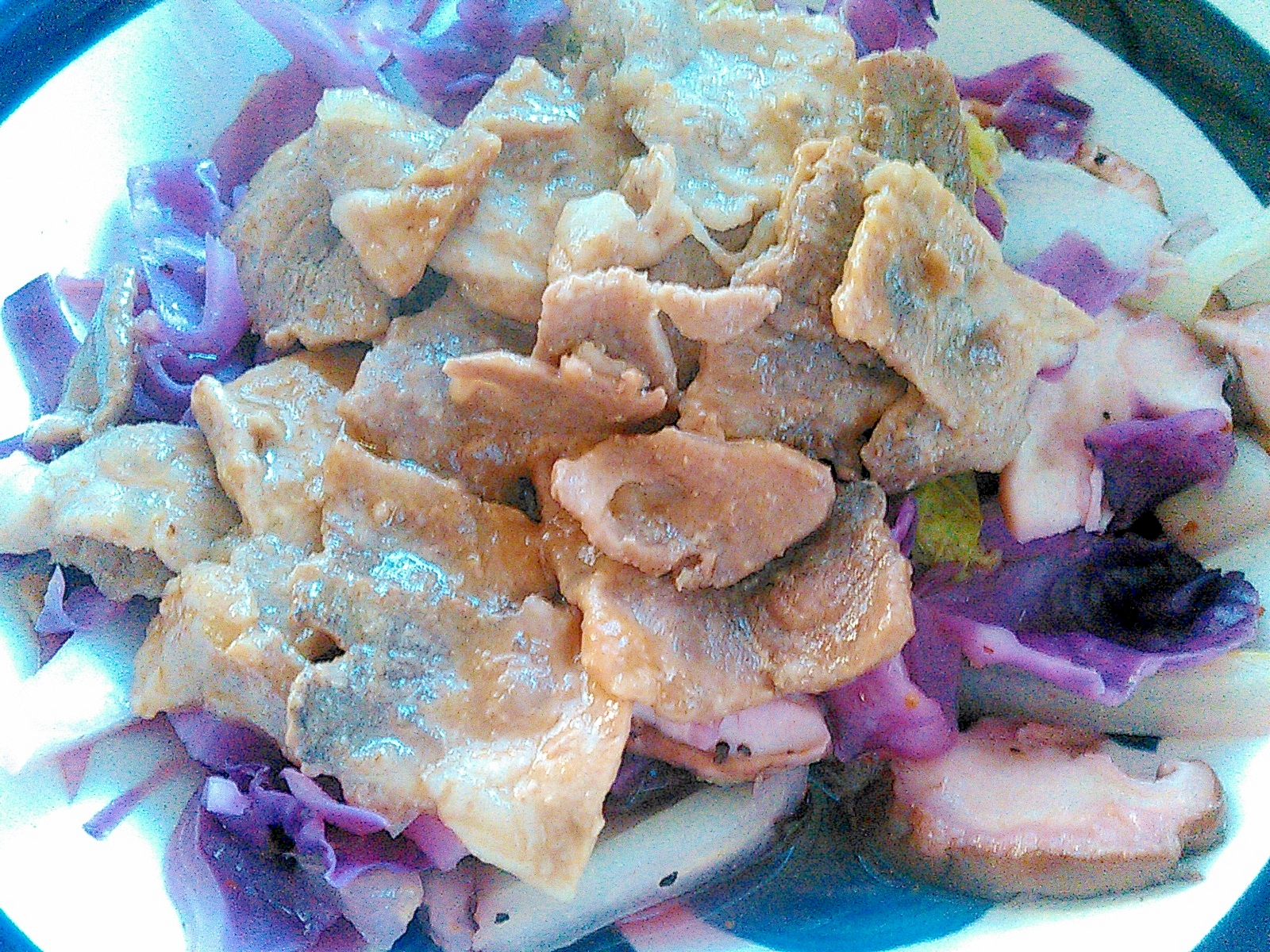 紫キャベツ椎茸と豚肉の味噌風味