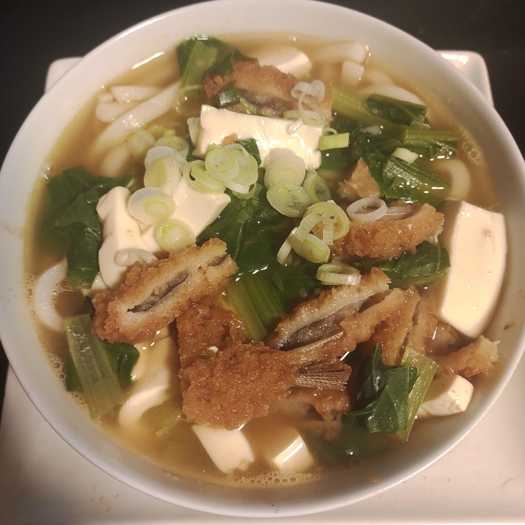 アジフライ、豆腐、小松菜、ねぎのカレーうどん