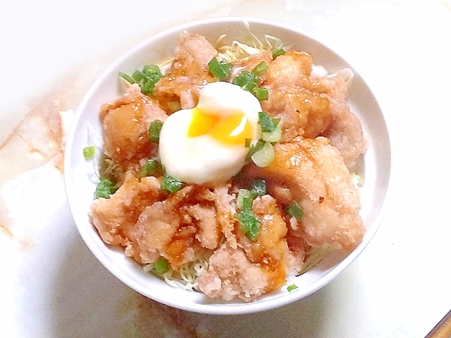 がっつりいきたい時に!ザンギ丼の温玉乗せ♪
