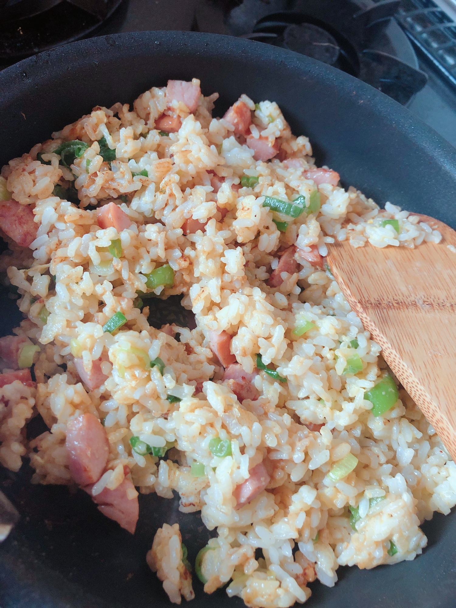 シャウエッセンでつくるチャーハン