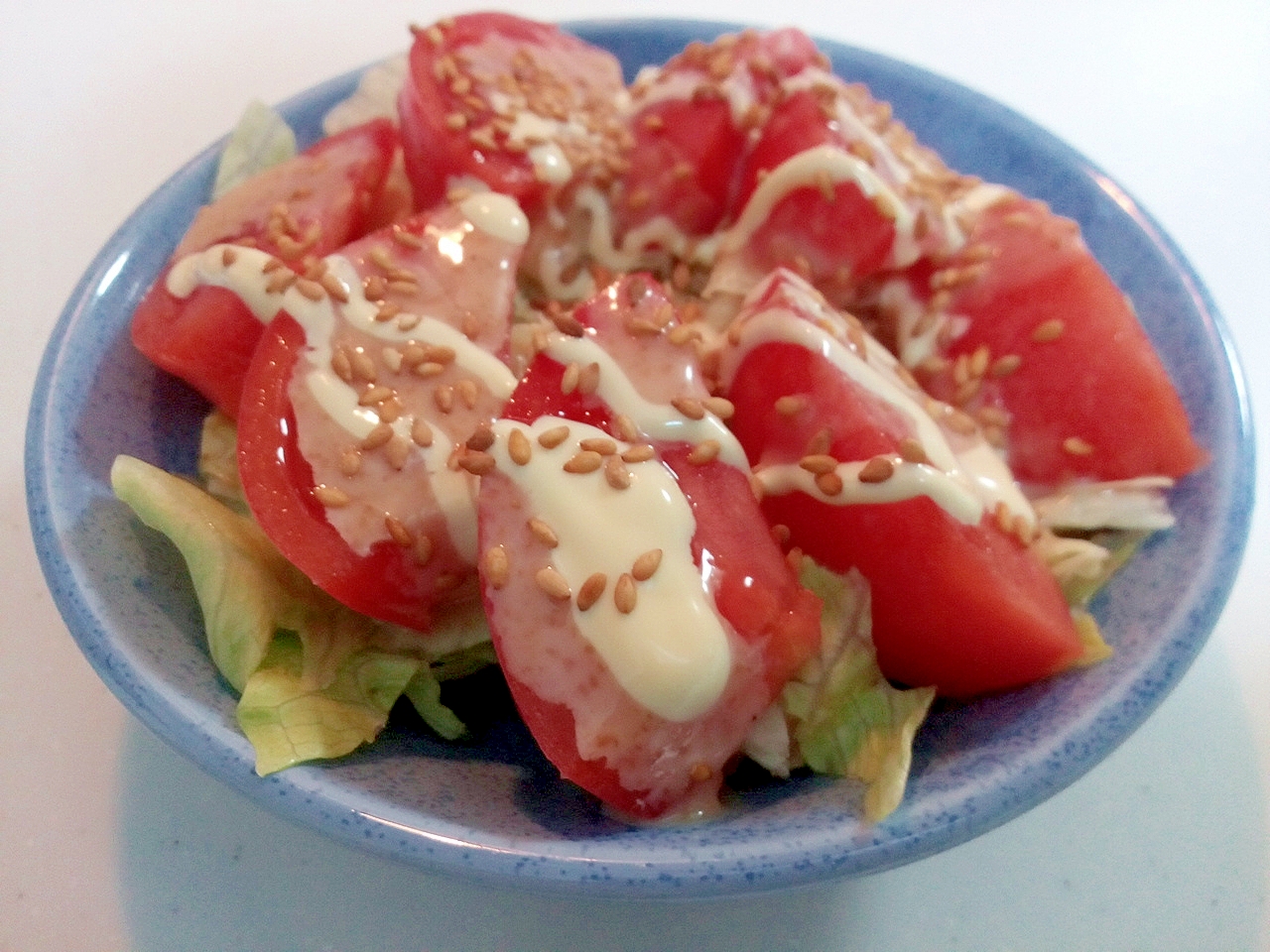 ごま香る　レタスと白菜とトマトのサラダ