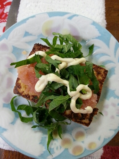 焼き木綿豆腐の辛子明太子のせ