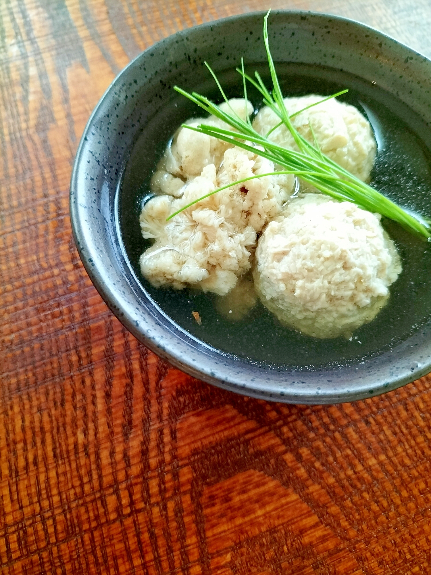 ごろんな鶏団子とやまぶし茸のお吸い物♩