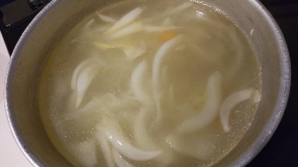 シンプルなオニオンスープ