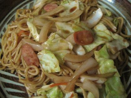 いつもの焼きそばもソースを入れるだけで風味と甘味が増し
みずみずしく、おいしかったです(*´ェ`*)