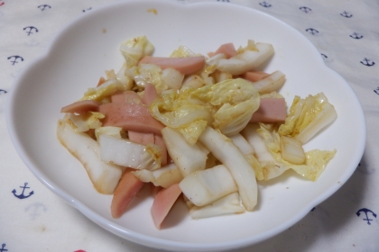 白菜と魚肉ソーセージの簡単炒め