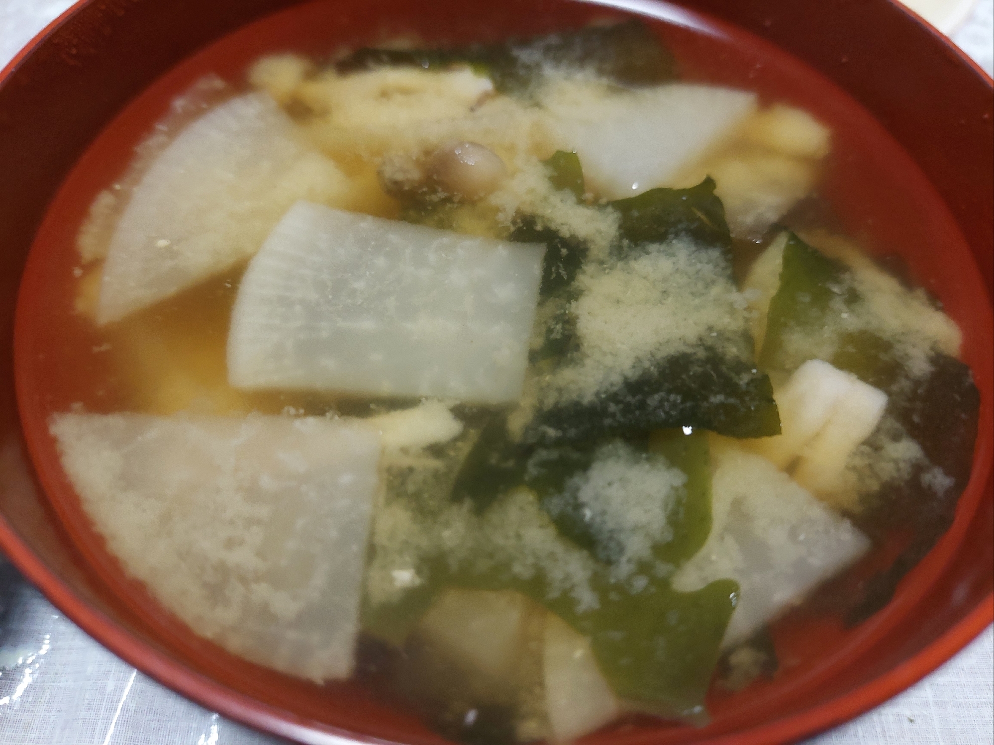 大根とわかめとしめじのお味噌汁