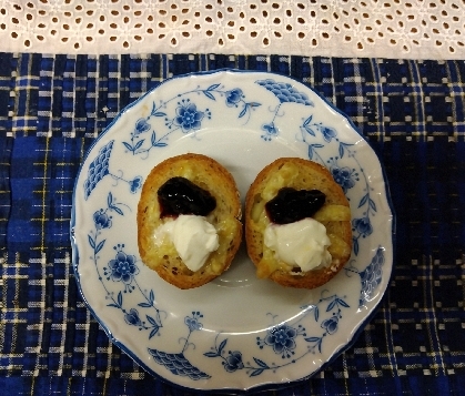 クロワッサンのバター焼き～ジャム添え