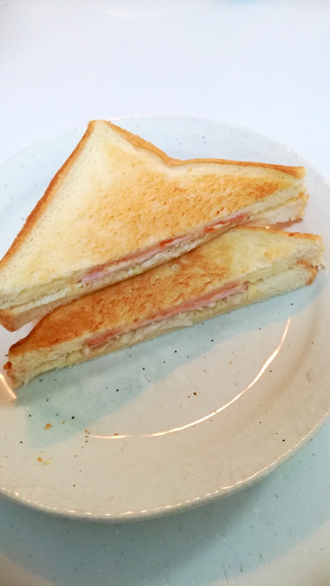 キャベツとハムとチーズのケチャップホットサンド