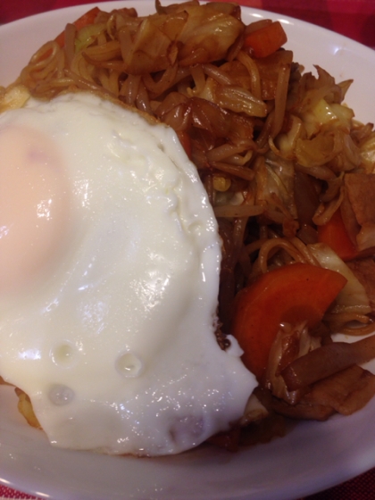 目玉焼き入れるだけで、めっちゃおいしくなった気がします(´∀｀)また作らせていただきまーす♪