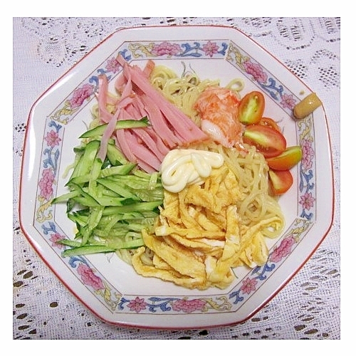 冷やし中華（トマト・錦糸卵・マヨネーズetc..)