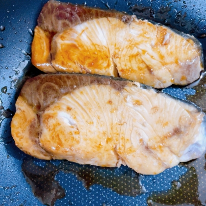 おはようございます
夕飯のメインにしました！
生姜が効いた、美味しい照り焼きでした