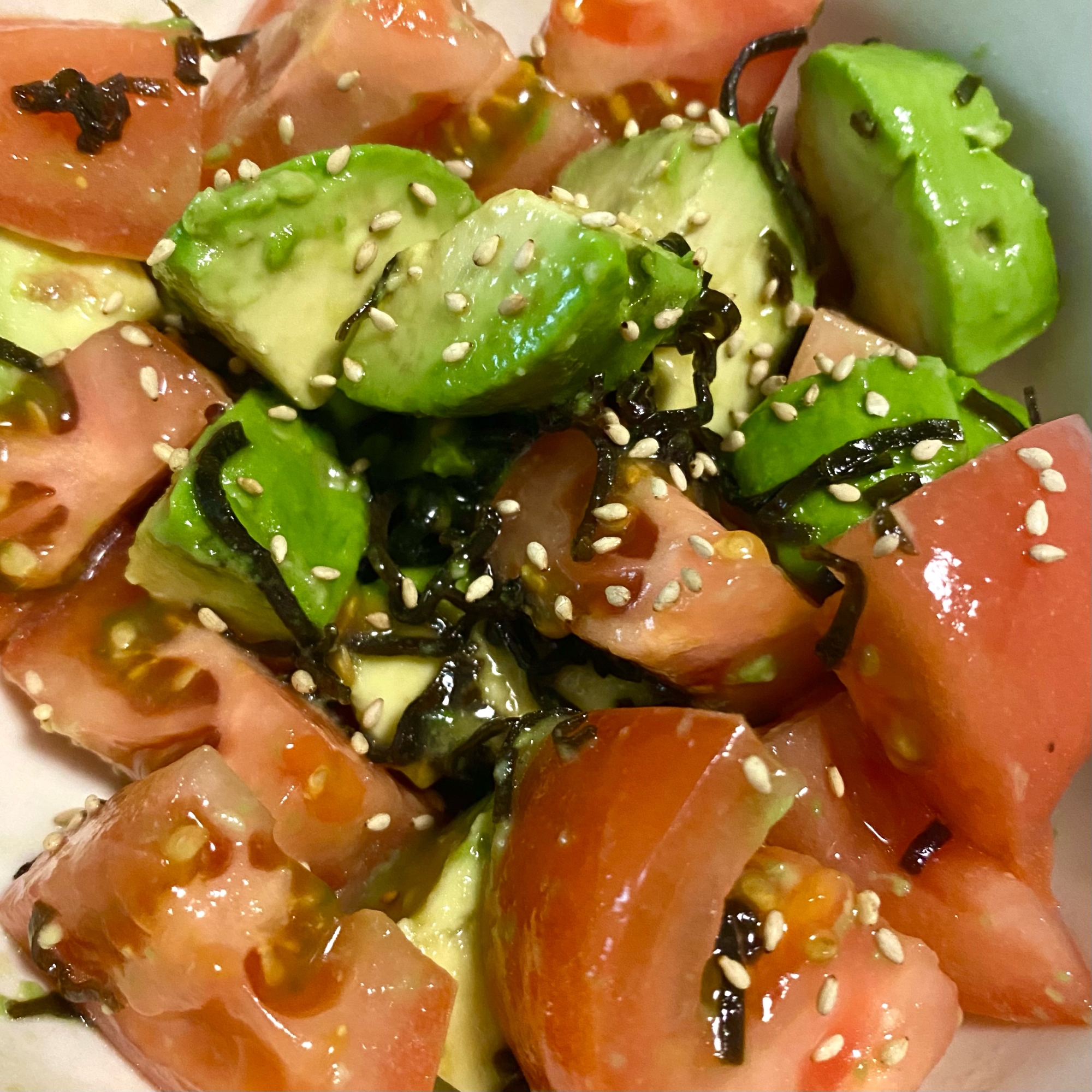 アボカド一玉食べたいなら〜トマトと塩昆布で絶品!