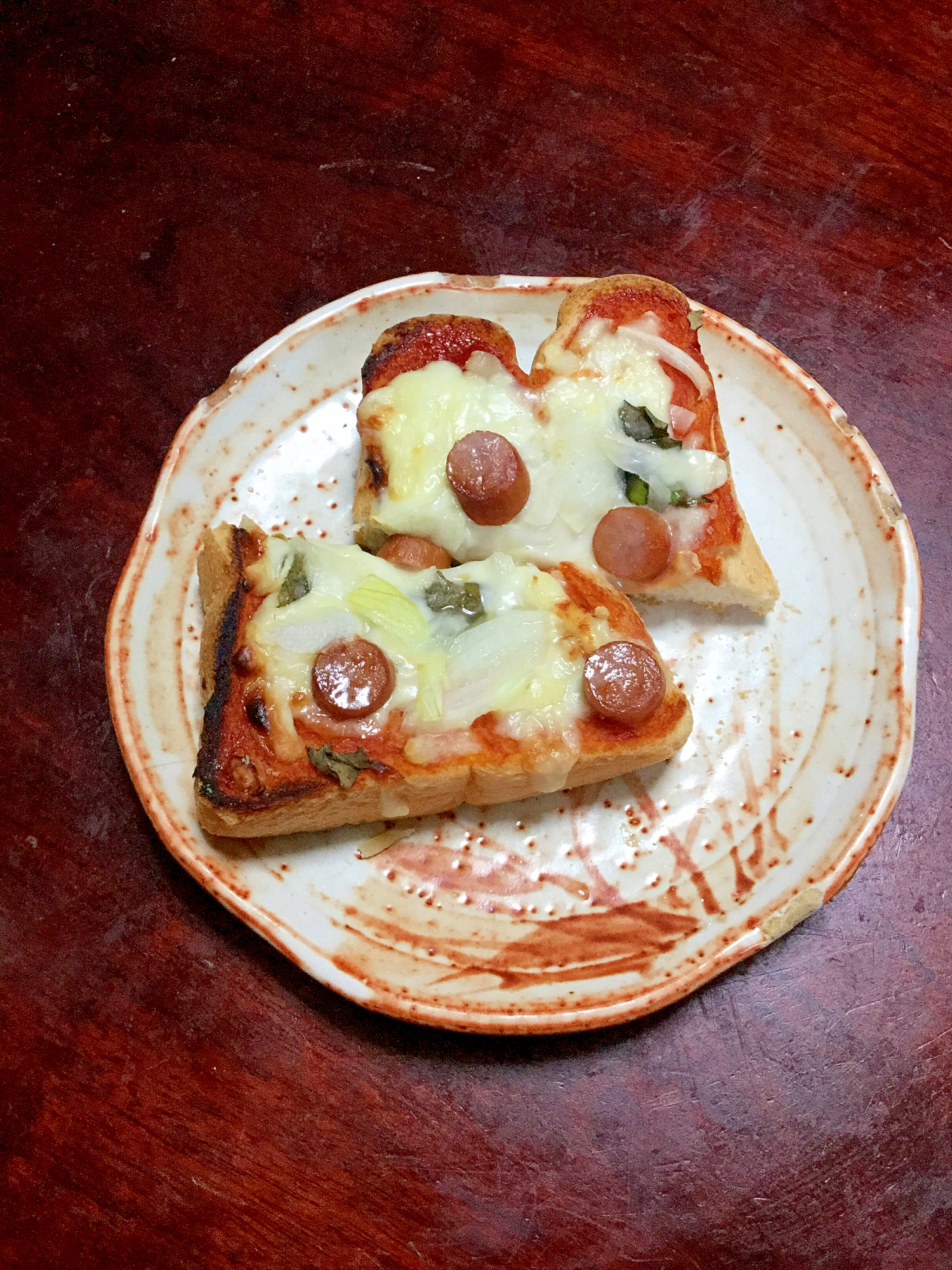 喫茶風☆フレッシュバジルとソーセージのピザトースト