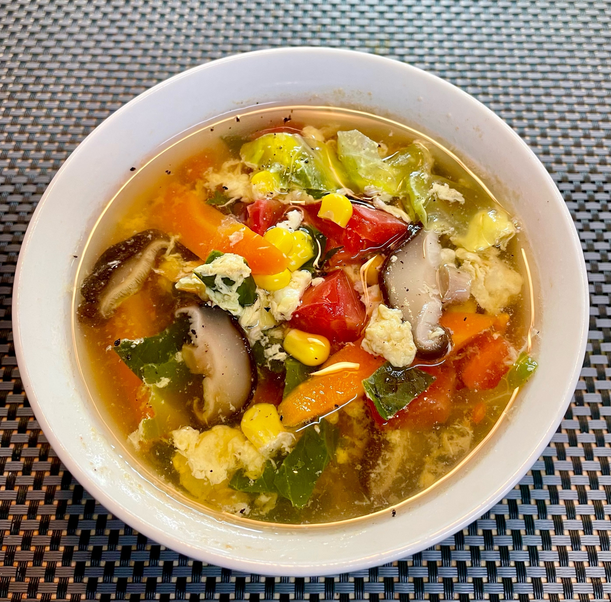 油分ゼロ♡セロリ香る野菜とたまごのスープ