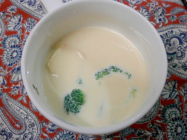 豆腐とブロッコリーの豆乳スープ
