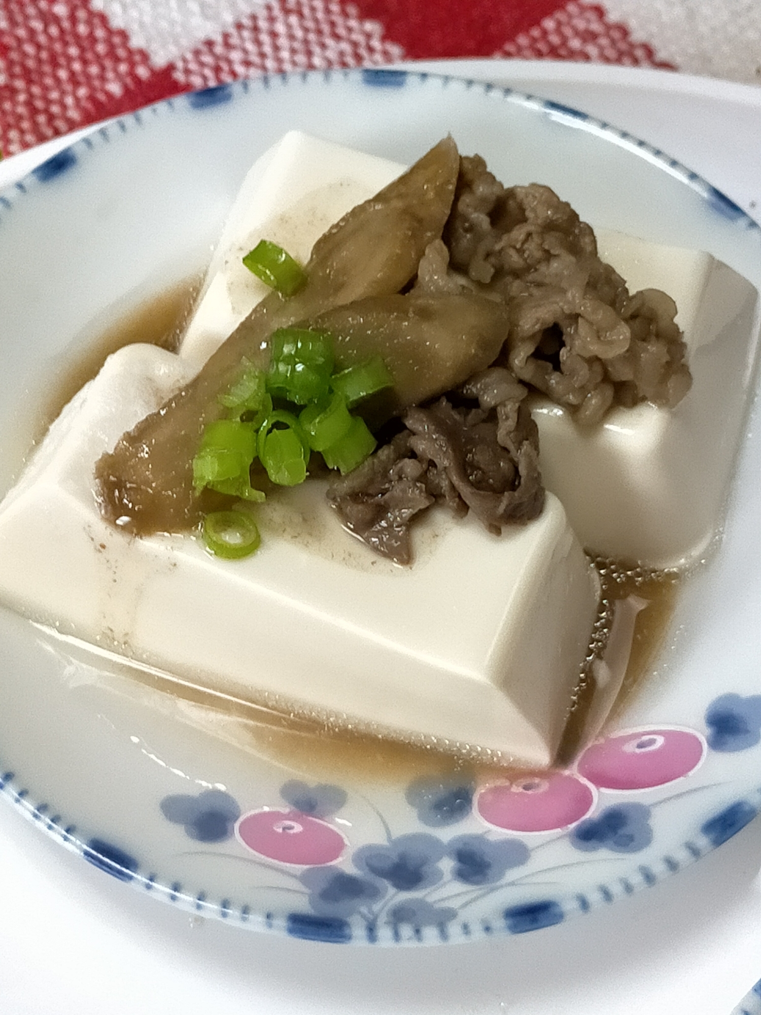 温か湯豆腐～ごぼうと牛肉の煮物を添えて♪*