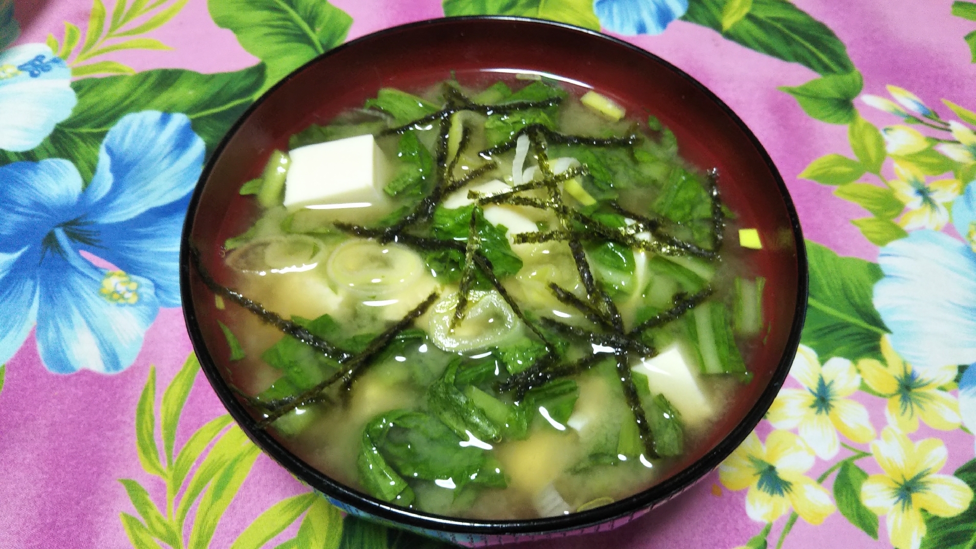 蕪の葉と豆腐と長ねぎときざみ海苔の味噌汁☆