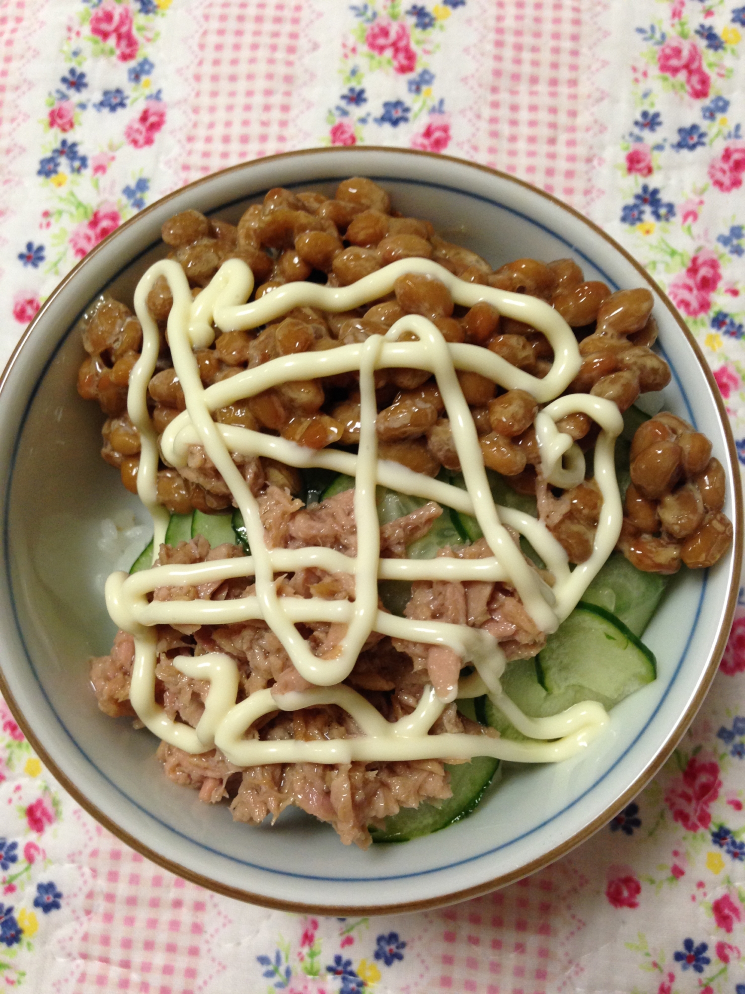 ハムきゅうりツナ納豆マヨ丼