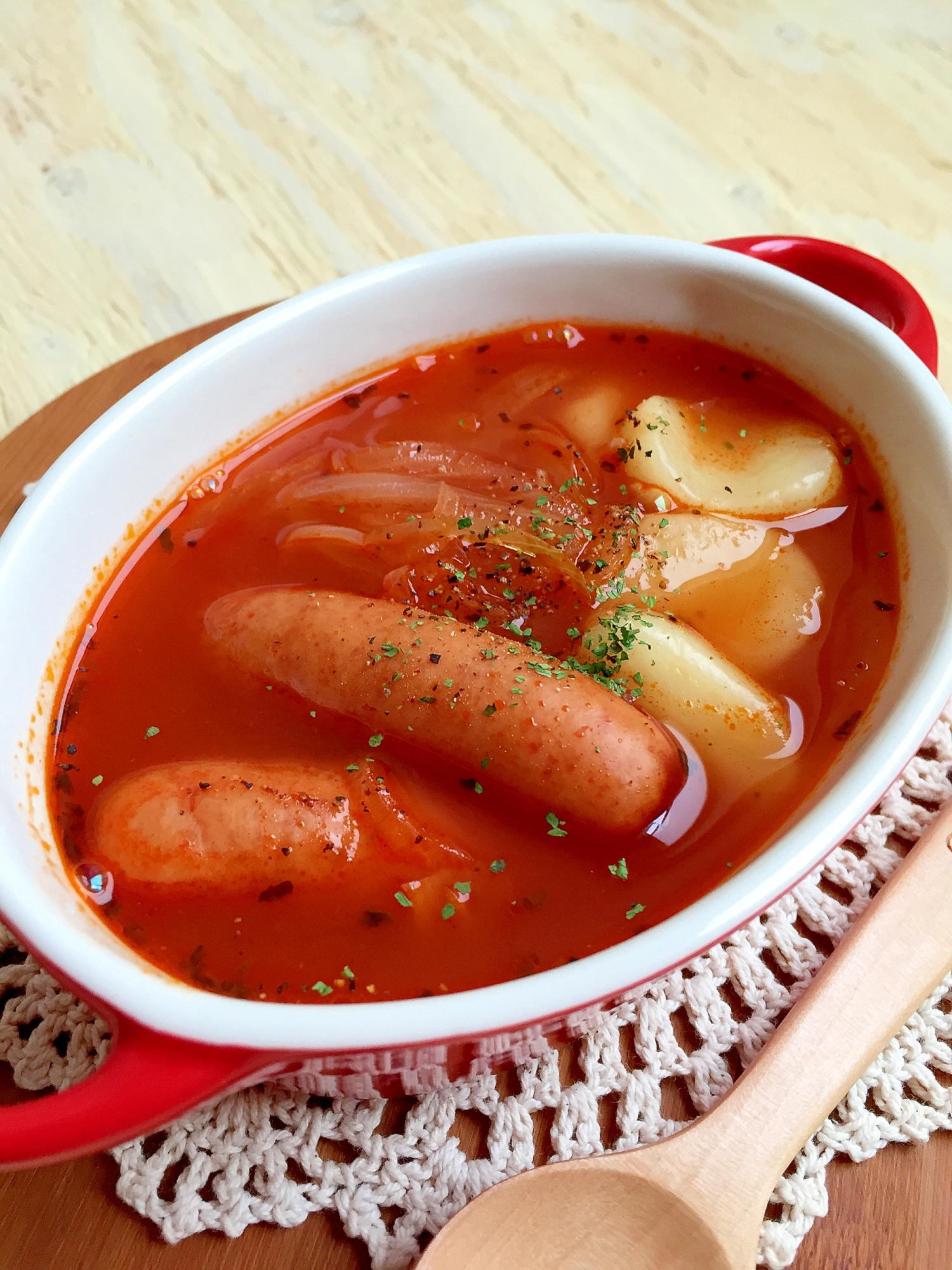 すいとんモッチモチ〜♪温まるオニオントマトスープ