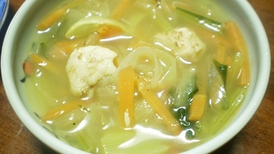 鶏皮で炒め野菜スープ