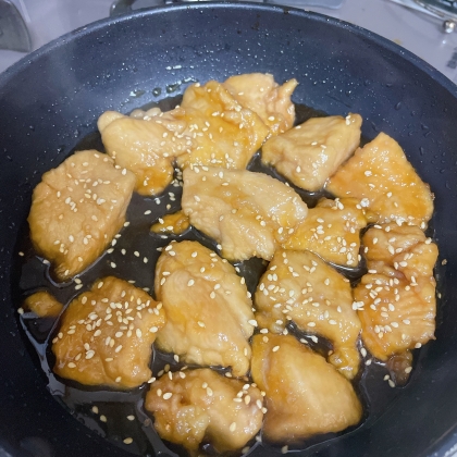 おかずにも！おつまみにも！鶏むねゴマ照り焼き