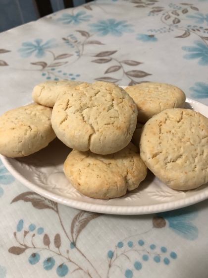 ヨーグルト味の　さわやかなスコーンですね。
美味しくいただきました。