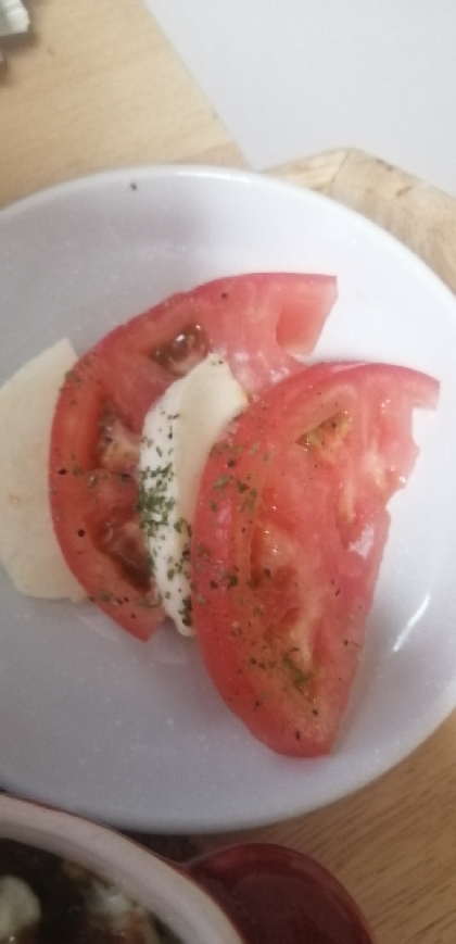 簡単 トマトとモッツァレラチーズのカプレーゼ