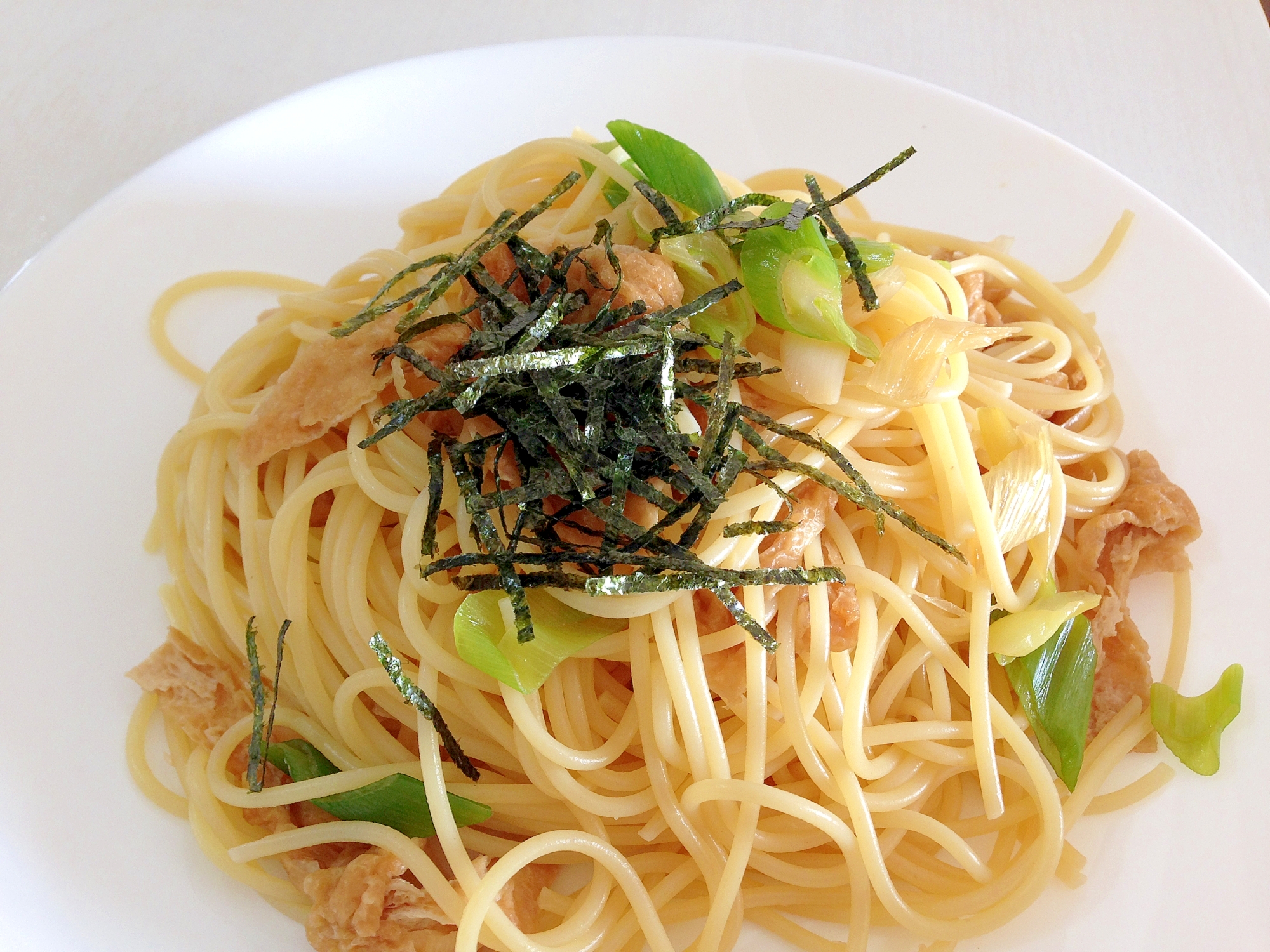 めんつゆで簡単☆油揚げと長ネギの和風パスタ