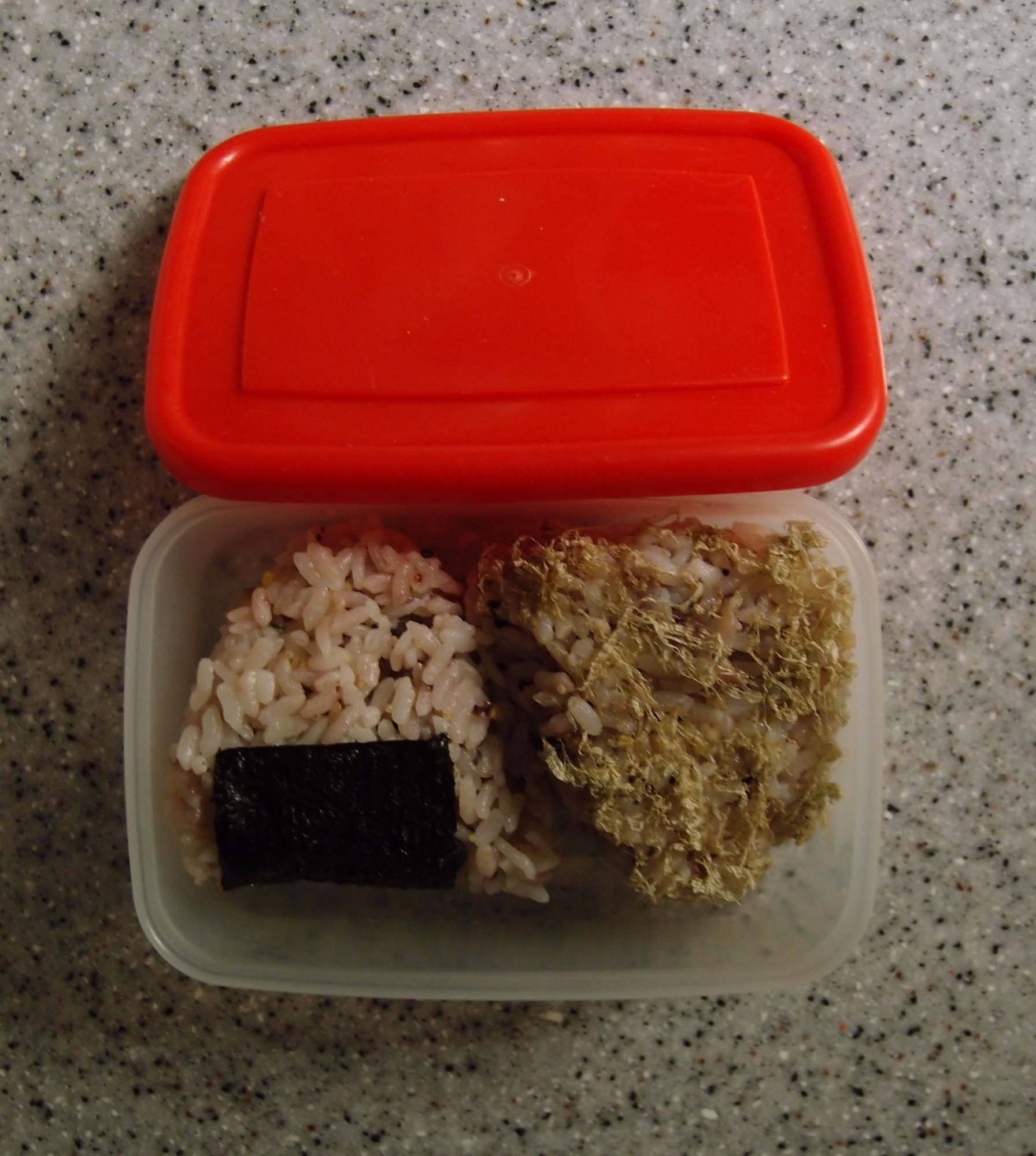 ほうれん草のバター炒めのおにぎり弁当