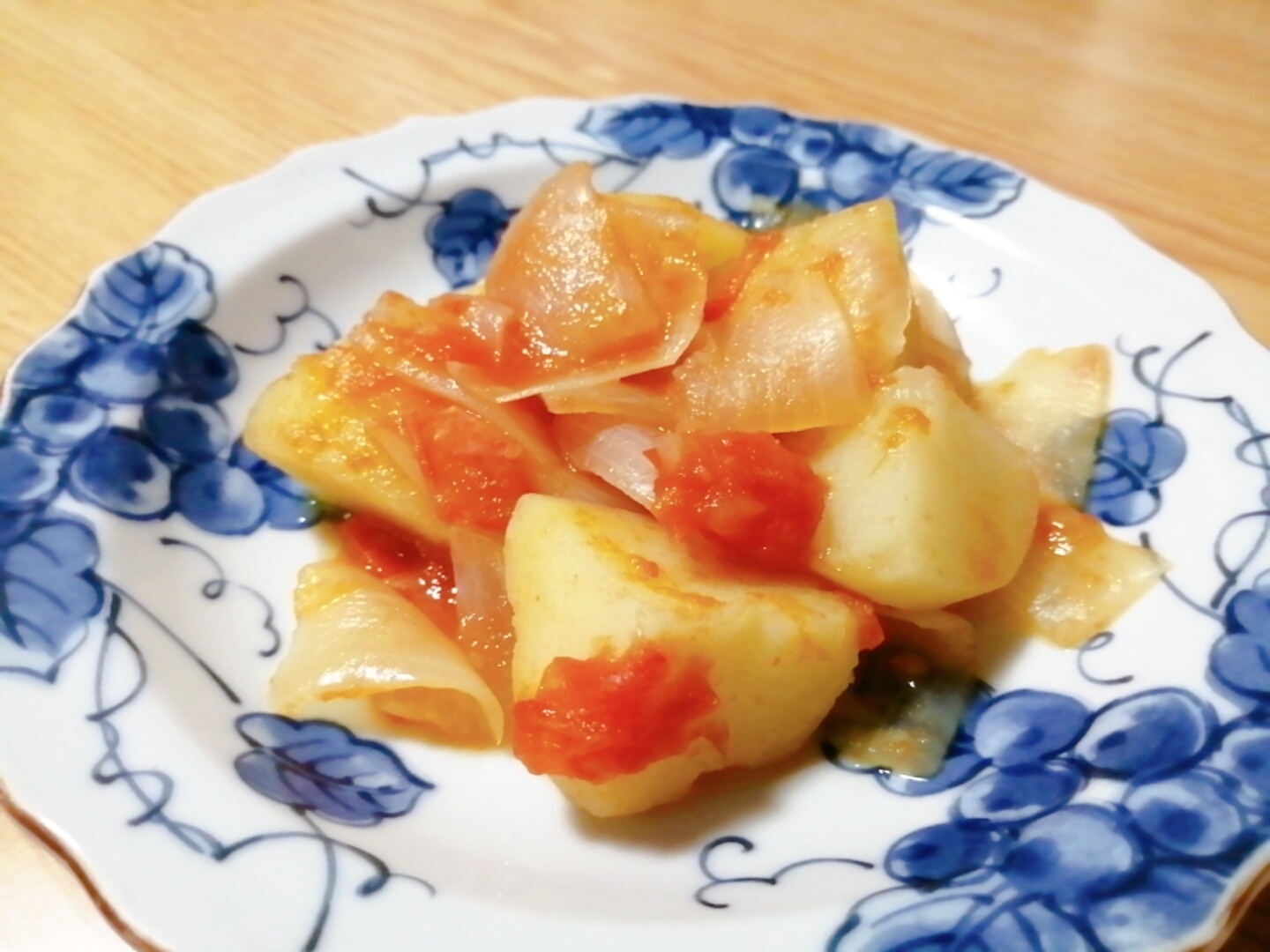 レンジで☆じゃがいもと玉ねぎとトマトのコンソメ蒸し