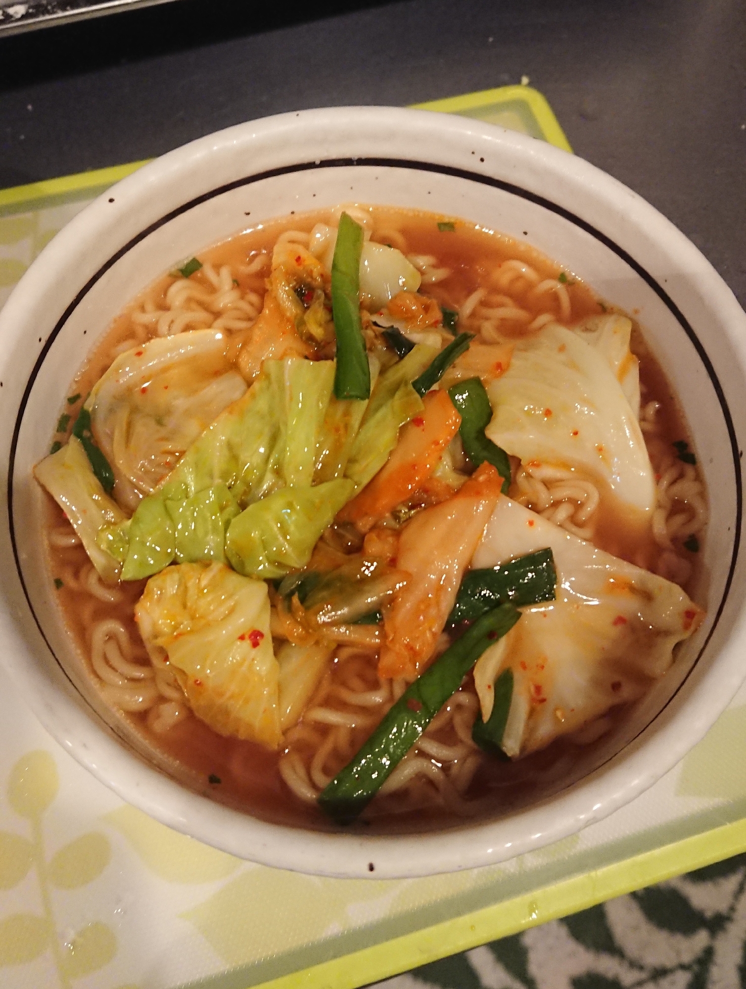 市販のラーメンに！野菜たっぷり♪キムチラーメン！！