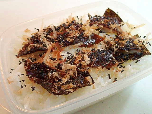 お弁当　味付海苔と甘煮椎茸と黒ごまのご飯