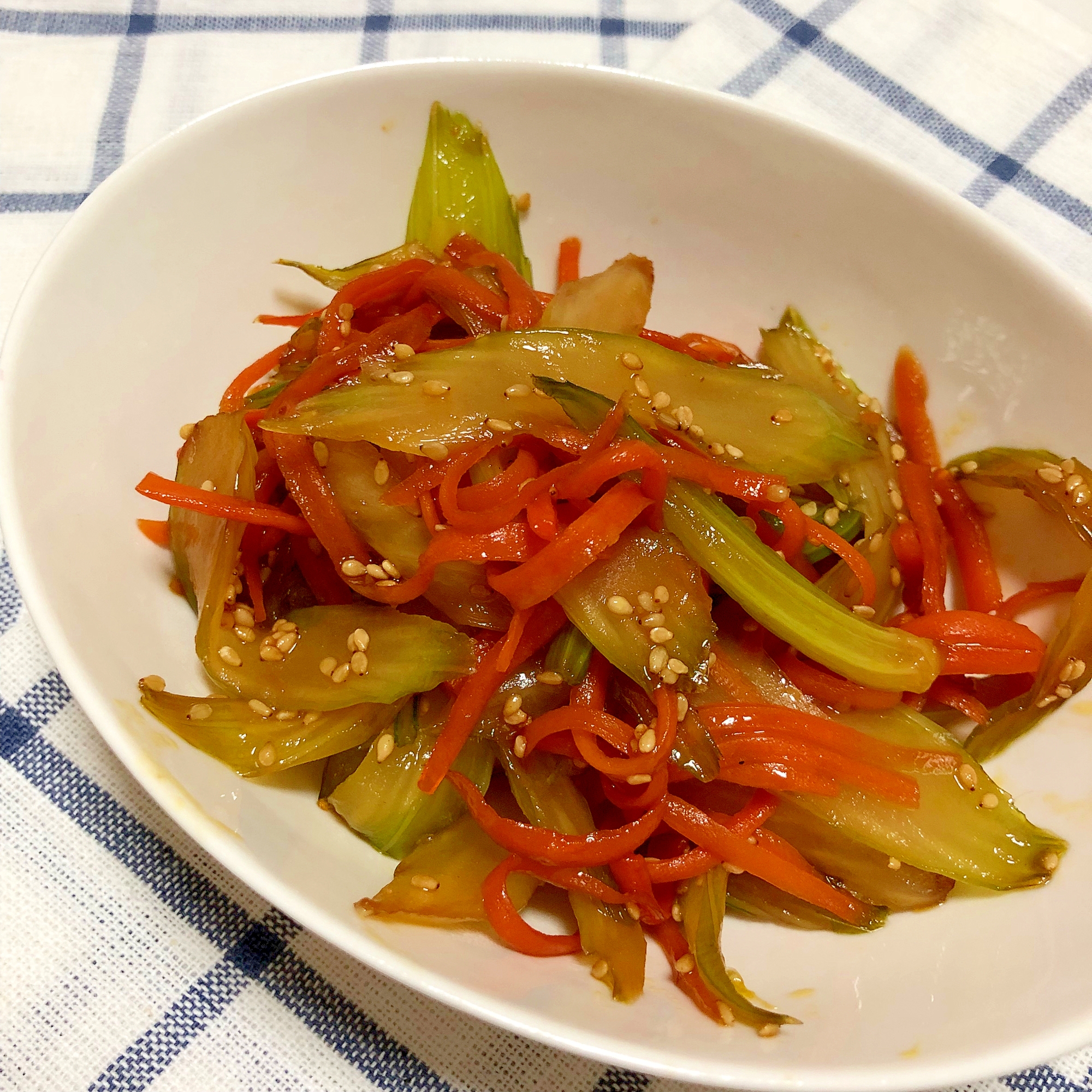 セロリと人参の炒め煮 ♪