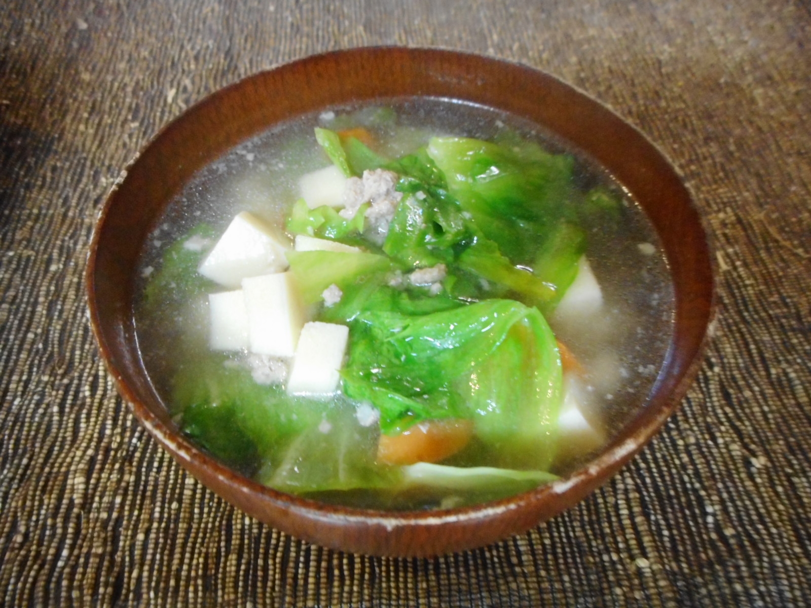ひき肉とレタスと高野豆腐のスープ