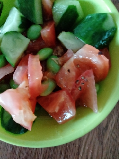 ミニトマト、きゅうり、枝豆の夏サラダ