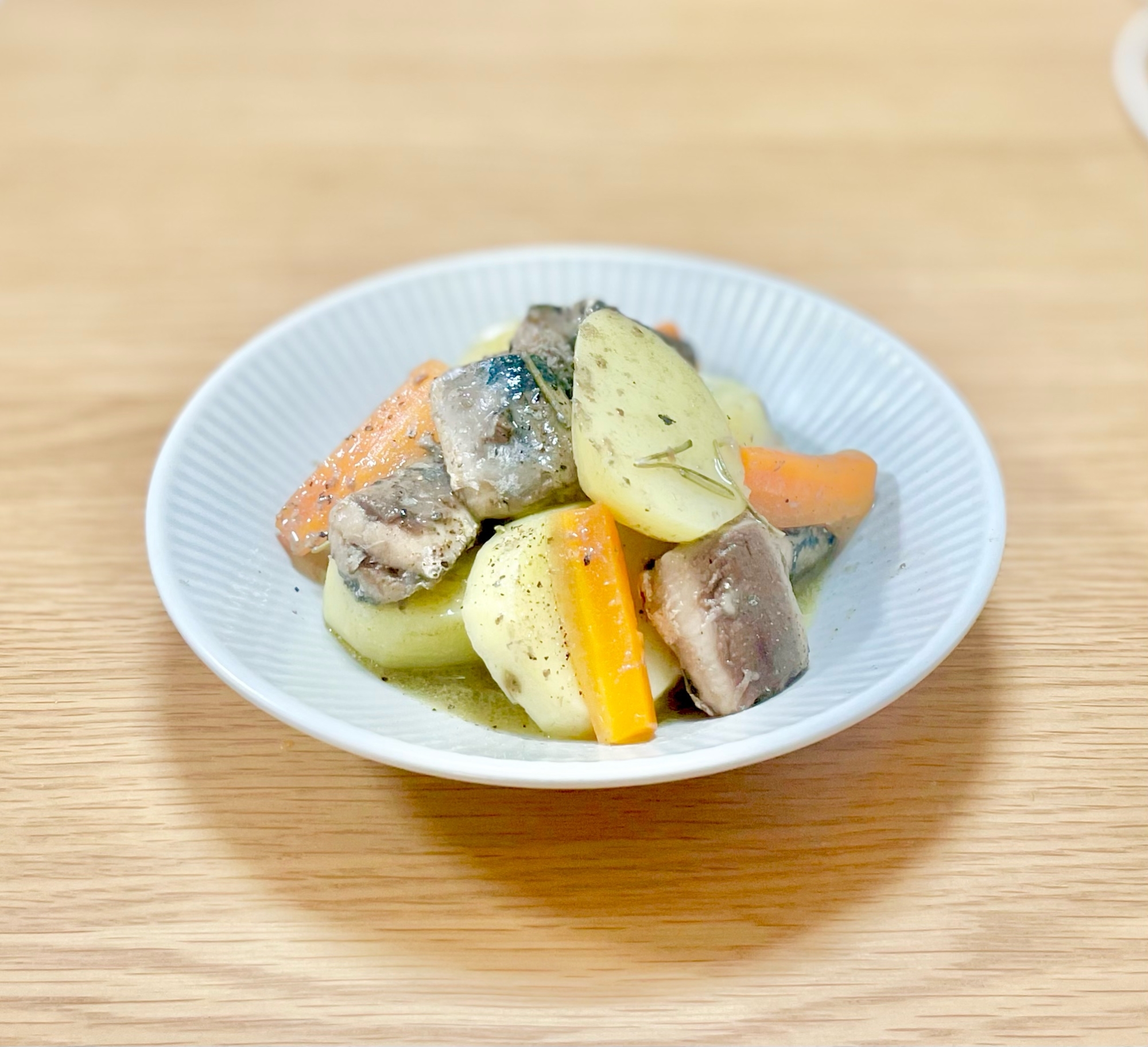 鰯とじゃが芋のローズマリー煮込み