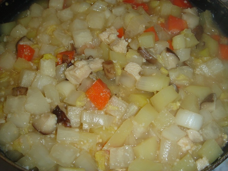 鶏肉野菜サイコロカットの味噌鍋